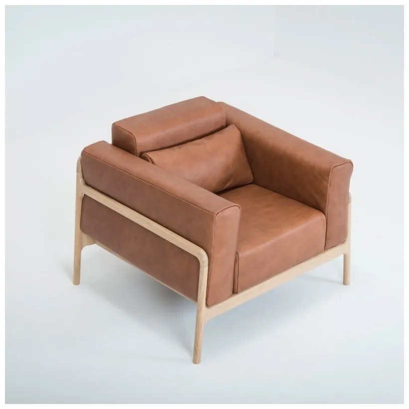 Кресло от коняк кафява биволска кожа с масивна дъбова конструкция Fawn - Gazzda