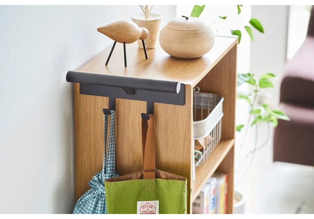 Черна закачалка за раница Yamazaki Tower - YAMAZAKI