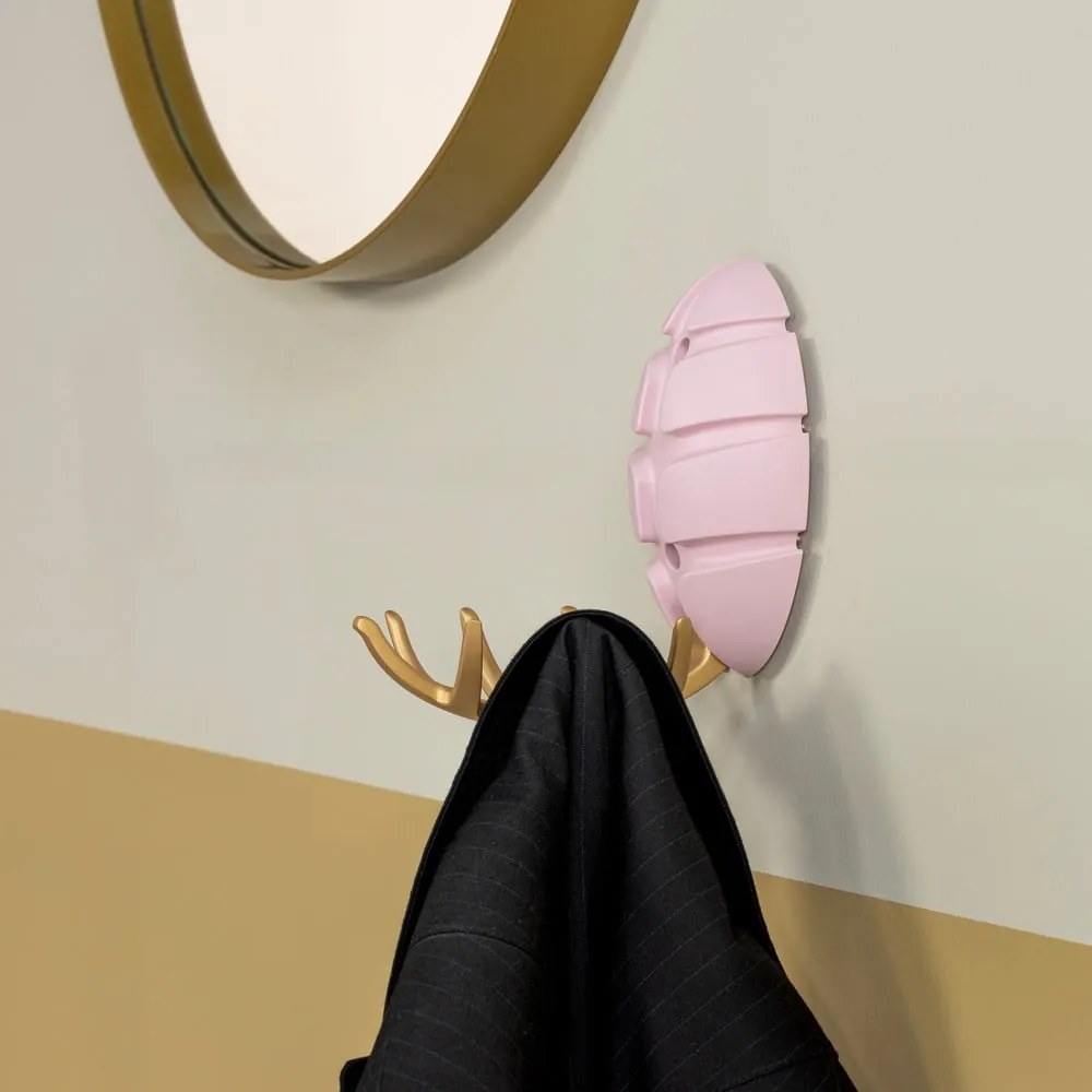 Светлорозова/ в златист цвят стенна пластмасова кука Bug – Spinder Design