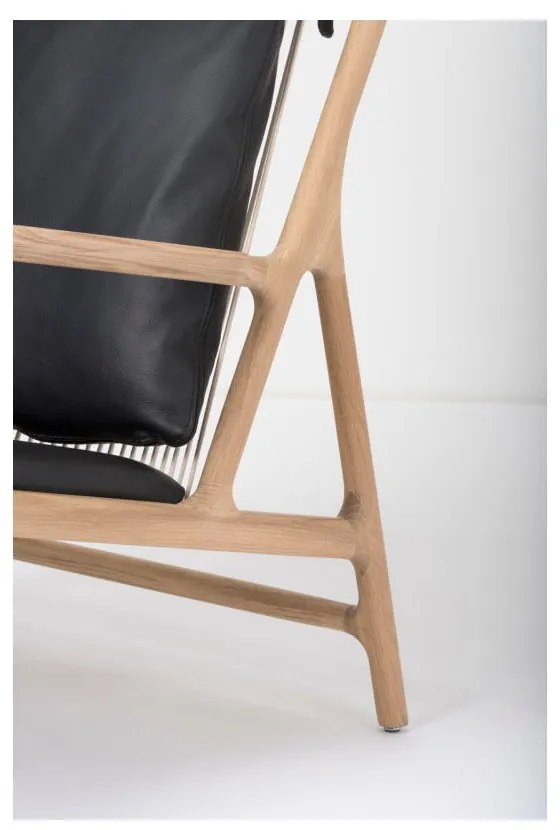 Фотьойл с масивна дъбова конструкция и седалка от черна биволска кожа Dedo - Gazzda