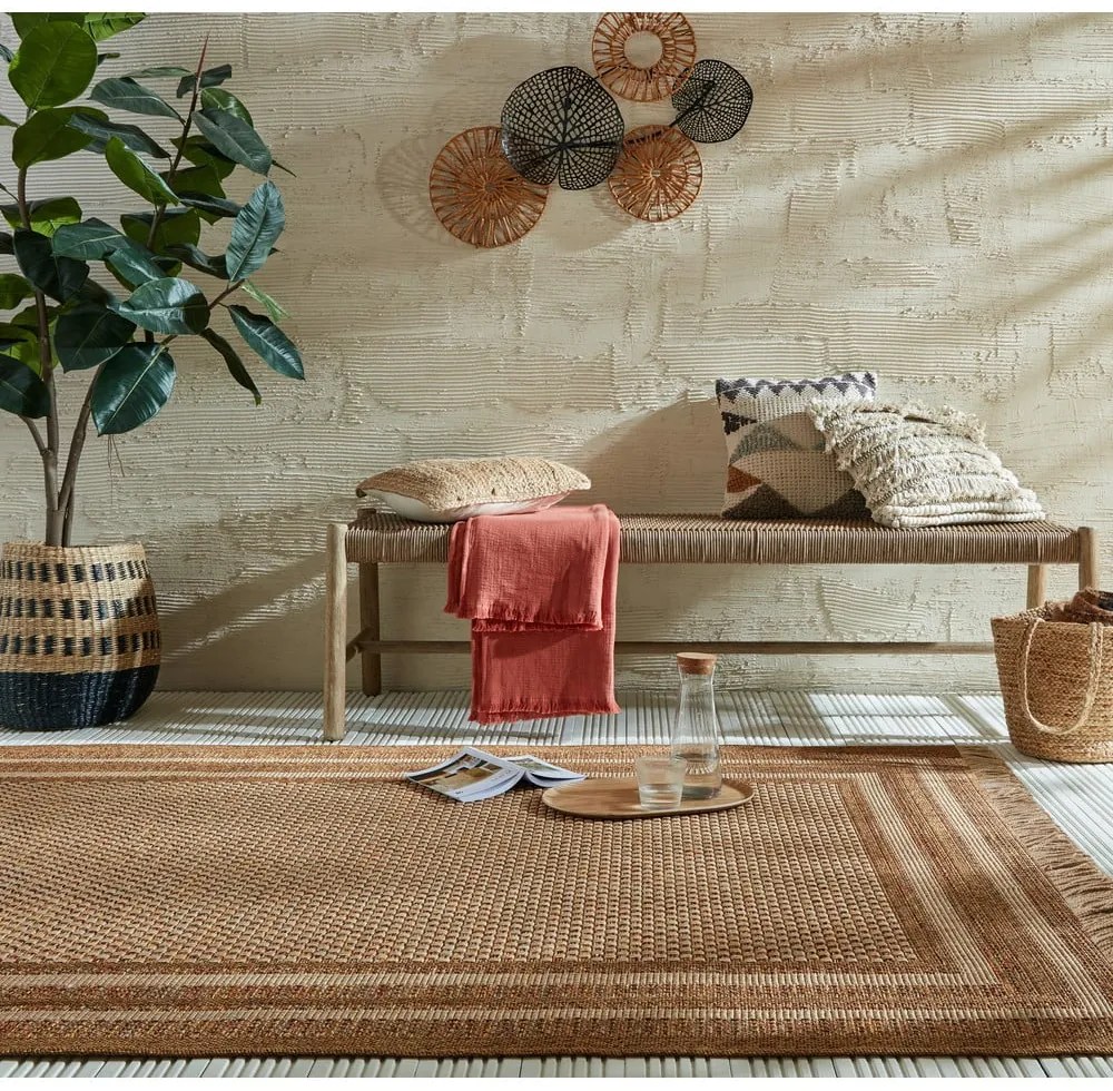 Външен килим в естествен цвят 160x230 cm Layla Border – Flair Rugs