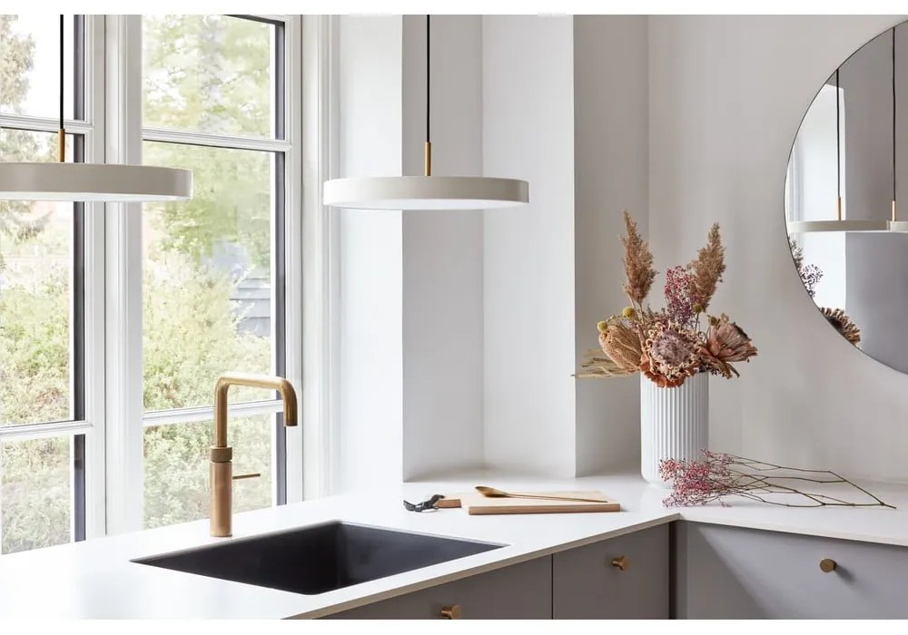 Кремаво LED затъмняващо се висящо осветително тяло с метален абажур ø 43 cm Asteria Plus Medium – UMAGE