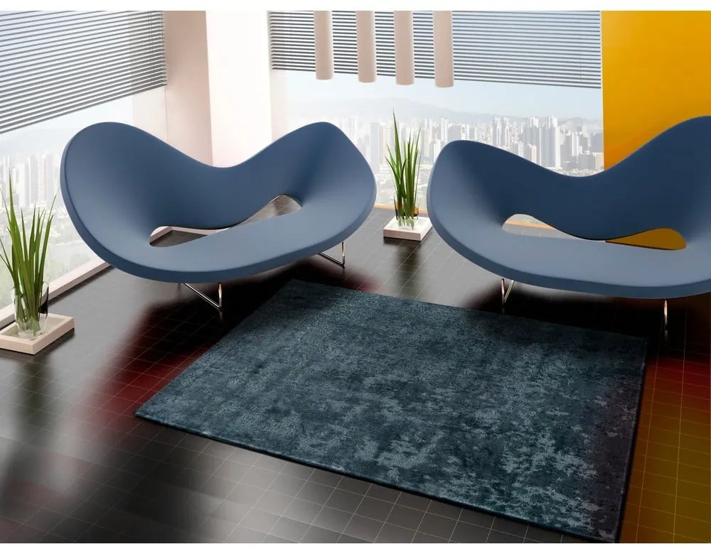 Син вискозен килим Margot Azul, 140 x 200 cm - Universal