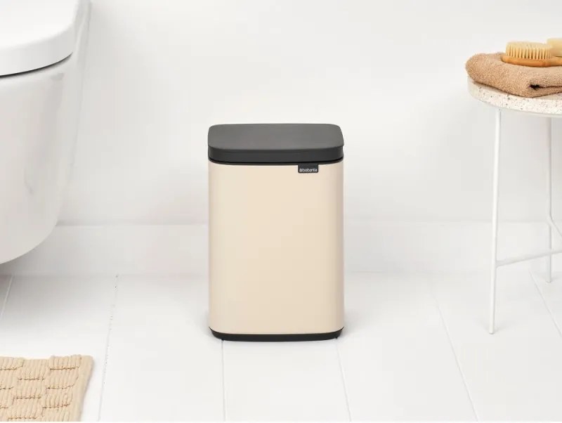 Кош за боклук Brabantia Bo Small 1008865, 4 л, Плавно и безшумно отваряне, Противоплъзгаща основа, Бежов