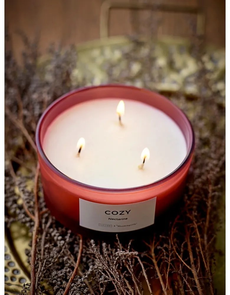 Ароматна свещ с време на горене 25 h Cozy Nectarine – ILLUME x Bloomingville