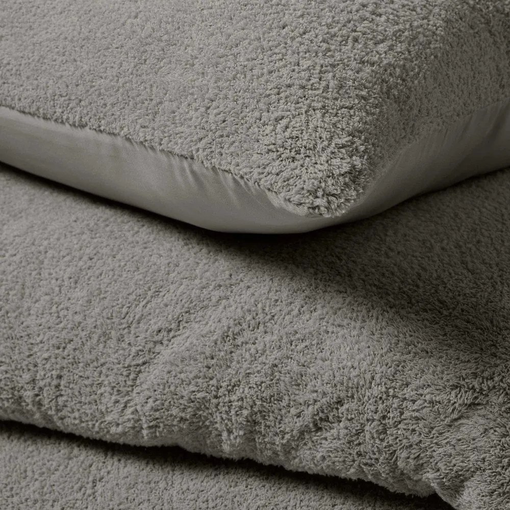 Антрацитно двойно удължено спално бельо от микроплюш 240x220 cm Helena – douceur d'intérieur