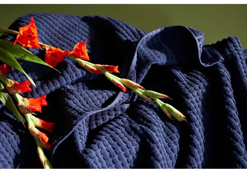 Тъмносиня кърпа от органичен памук от тери 50x100 cm Check – JUNA