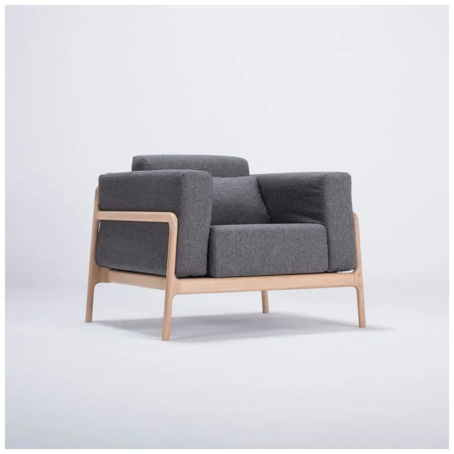 Фотьойл от дъбово дърво с тъмносива текстилна седалка Fawn - Gazzda