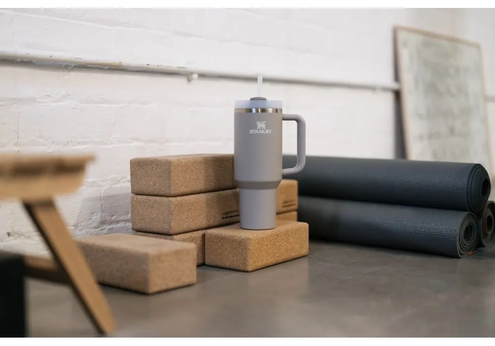 Светлосив термос със сламка от неръждаема стомана 1,18 l Quencher H2.0 FlowState Tumbler Ash – Stanley