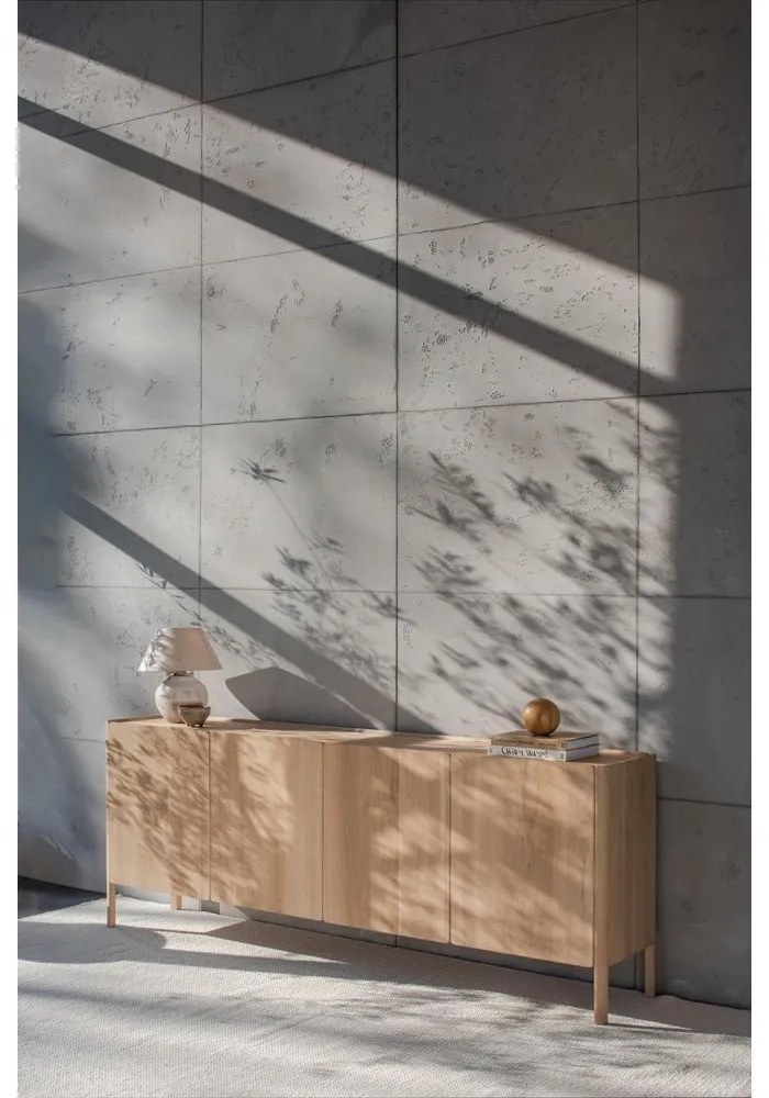 Скрин от масивен дъб в естествен цвят 220x85x42 cm Dvor – Gazzda