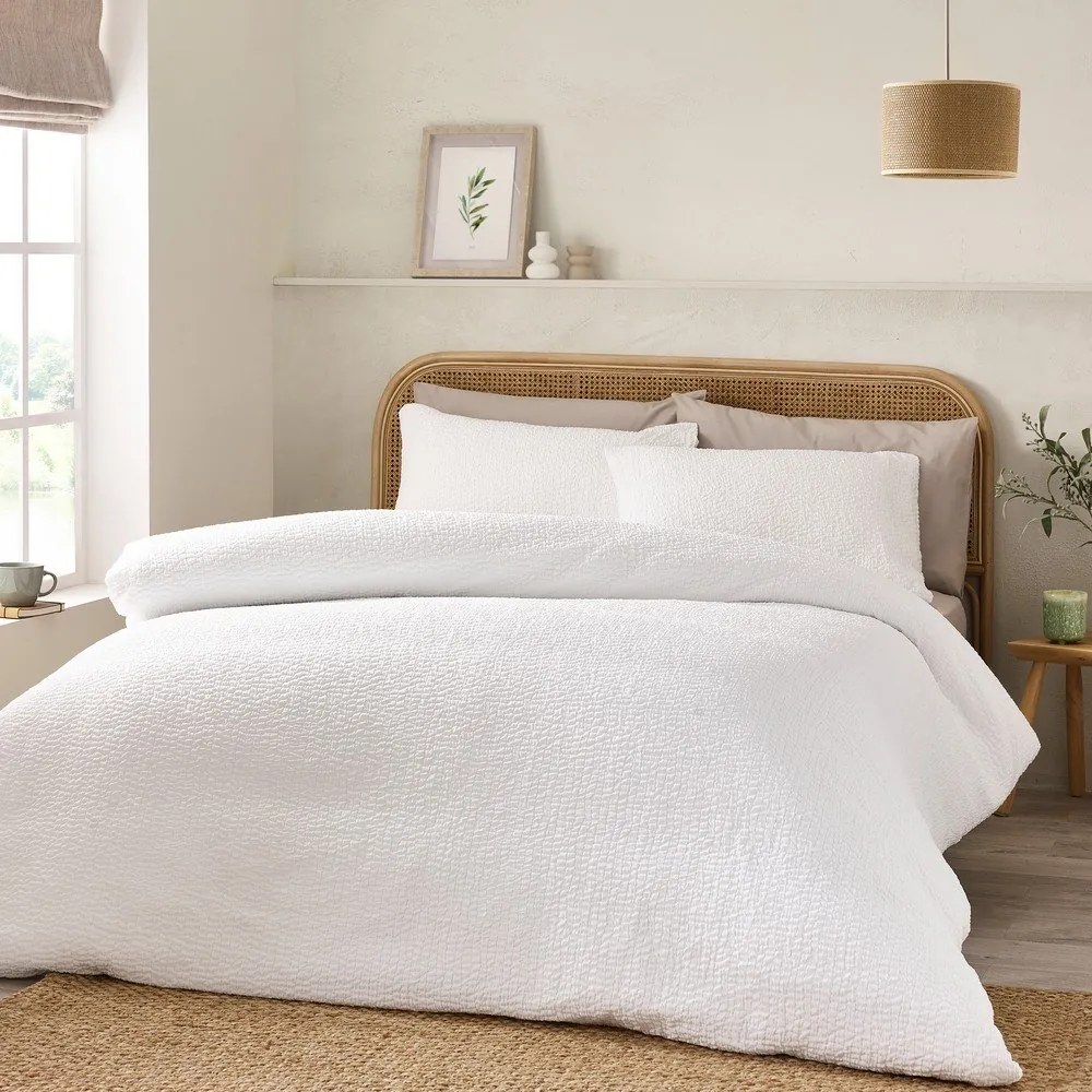 Бяло двойно крепово спално бельо 200x200 cm Crinkle Seersucker – Catherine Lansfield