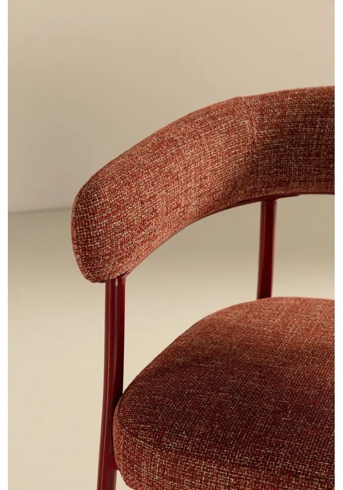 Теракотени тапицирани трапезни столове в комплект с подлакътници 2 бр. Yuri – MOME