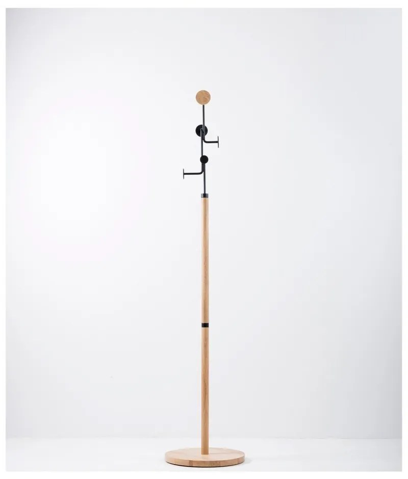 Подова етажерка от масивна дъбова дървесина с черни детайли Hook - Gazzda