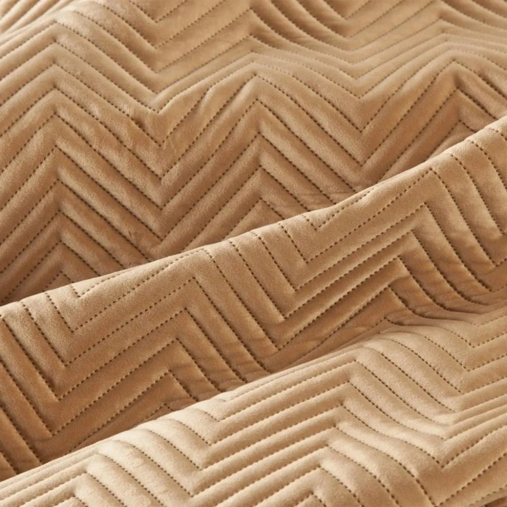 Кафява кадифена покривка за легло с геометрични шевове Ширина: 230 см | Дължина: 260 см