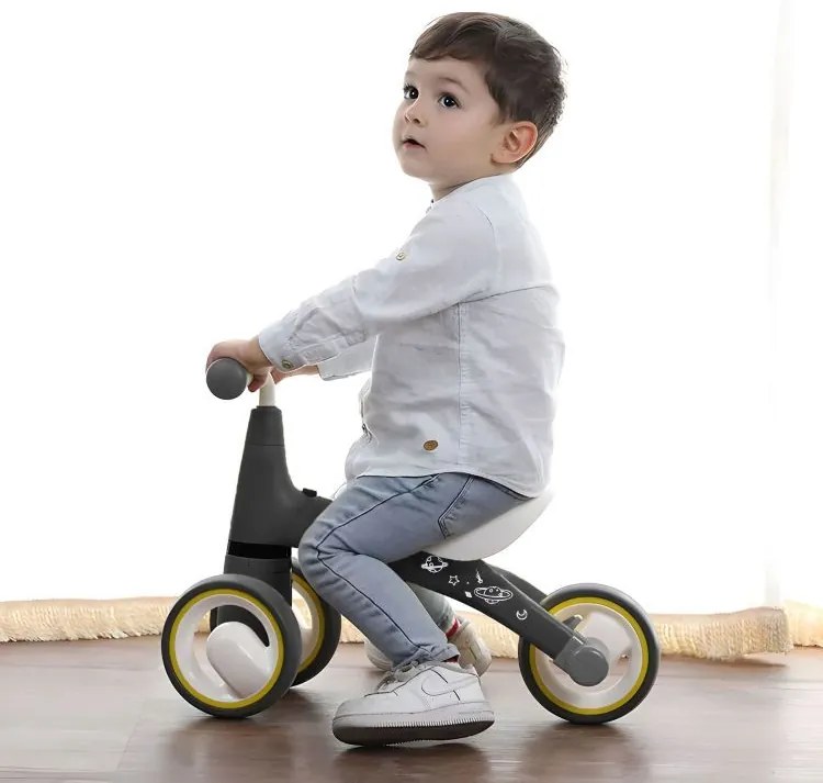 Детски скутер в черно с космически дизайн