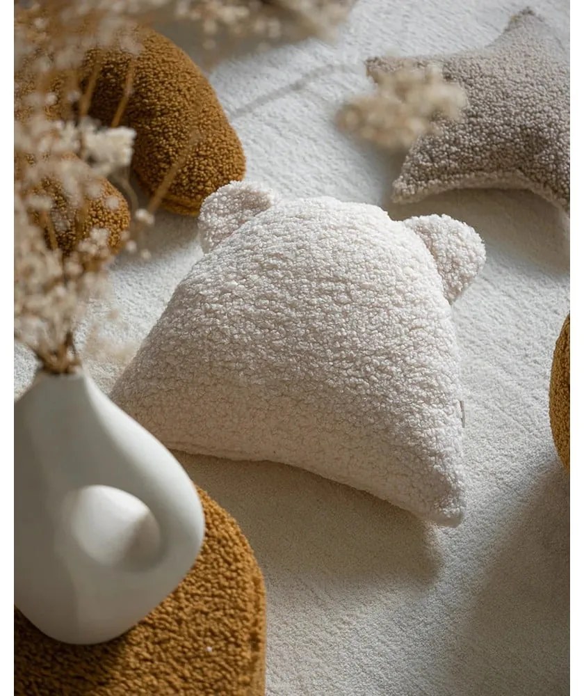 Кремава детска възглавница за диван от букле Bear – Wigiwama