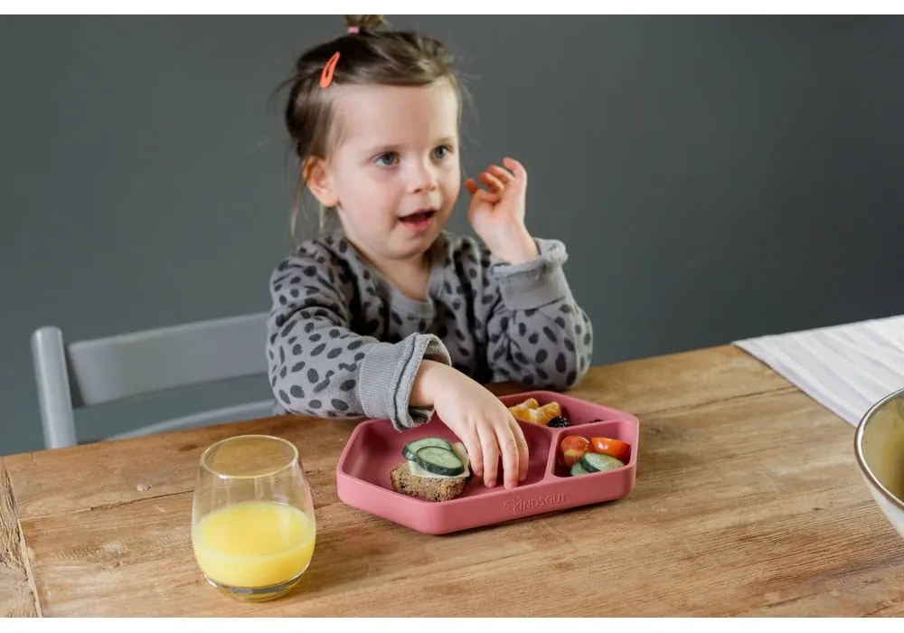 Червена силиконова детска чиния 16x25 cm – Kindsgut