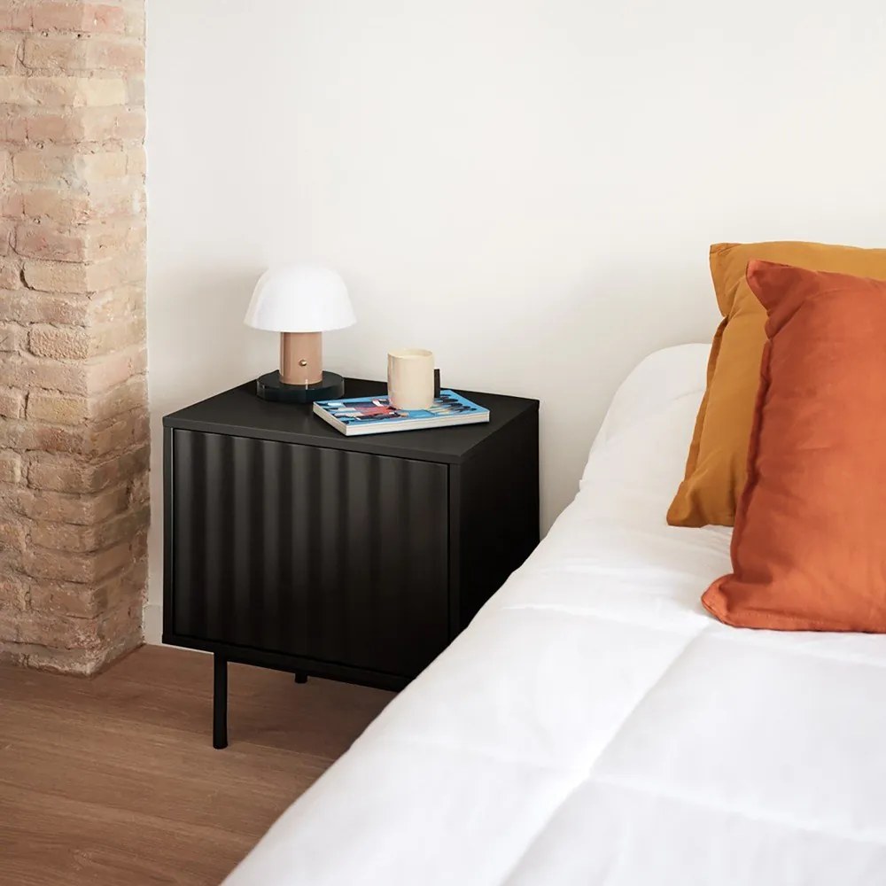 Черно матово нощно шкафче Sierra – Teulat