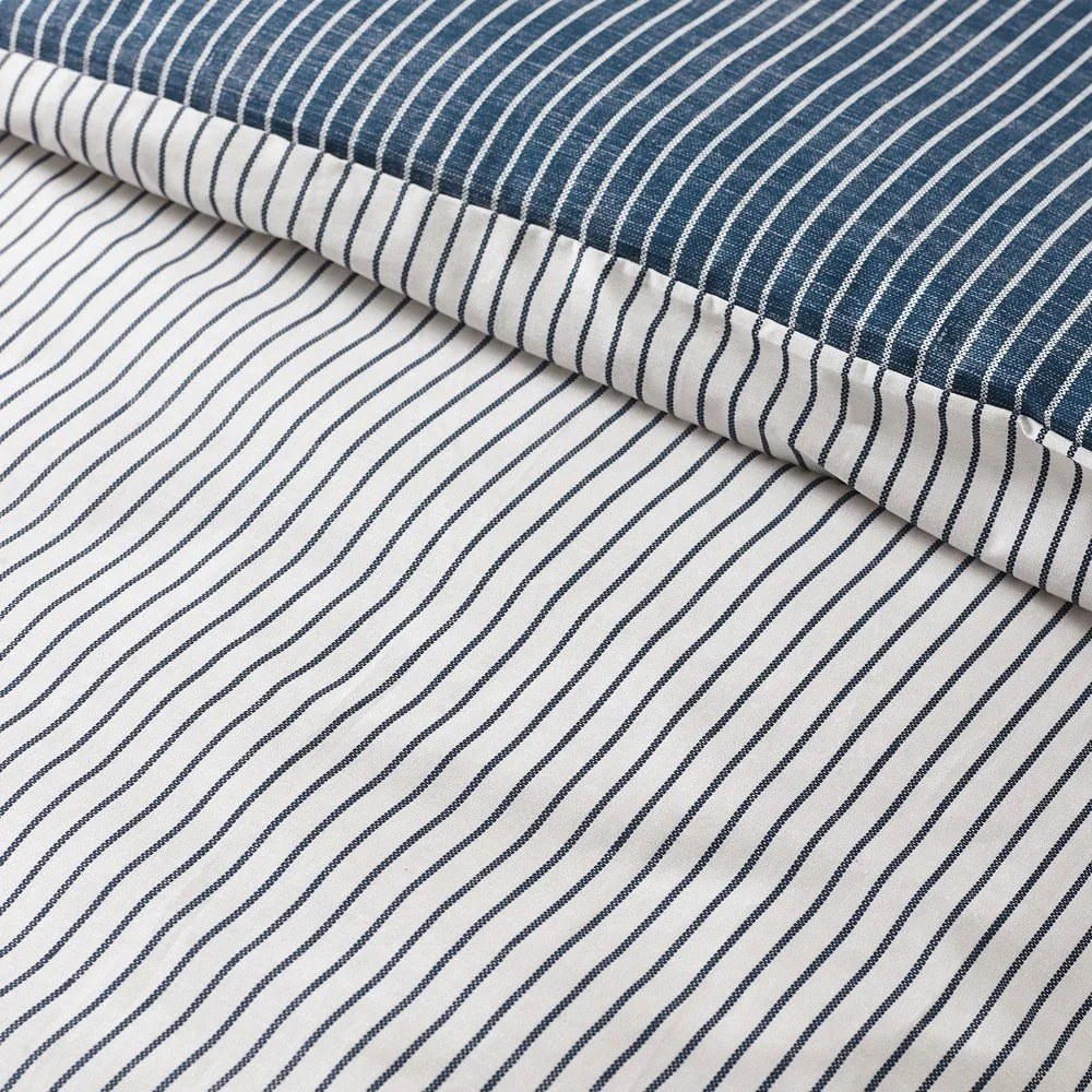 Бяло-синьо двойно спално бельо 200x200 cm Oxford Pinstripe – Catherine Lansfield