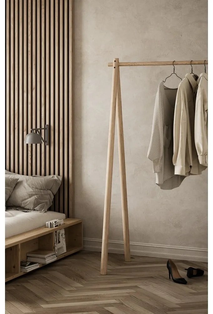 Стойка за дрехи от борова дървесина Hongi - Karup Design