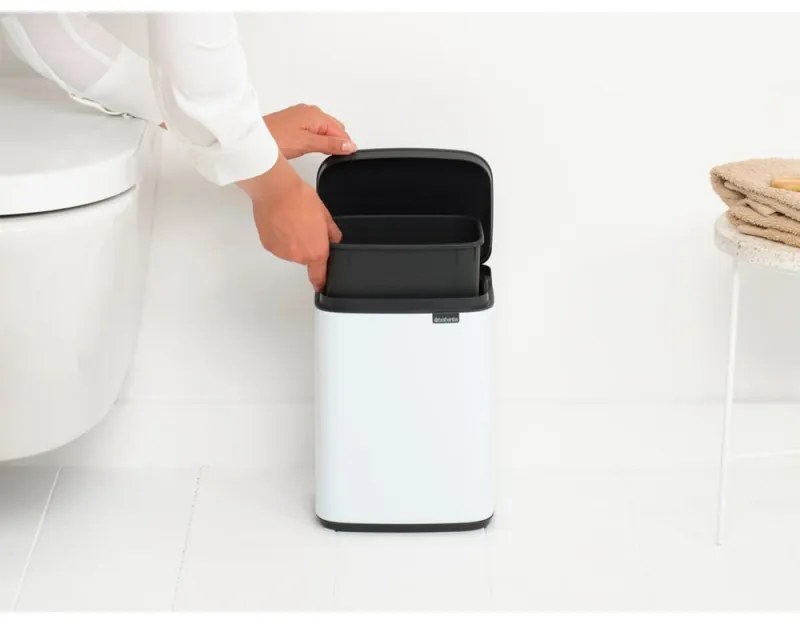 Кош за боклук Brabantia Bo Small 1006621, 4 л, Плавно и безшумно отваряне, Противоплъзгаща основа, Бял