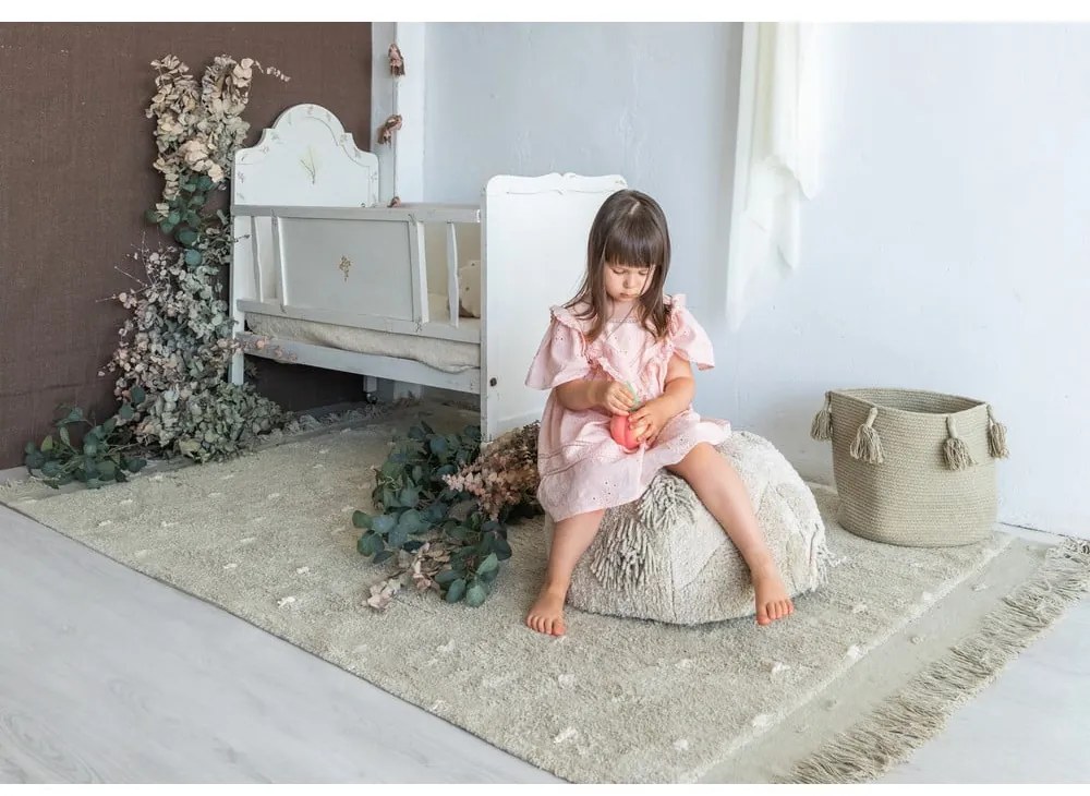 Светлозелен ръчно изработен памучен килим подходящ за пране 140x200 cm Woods Symphony Olive – Lorena Canals