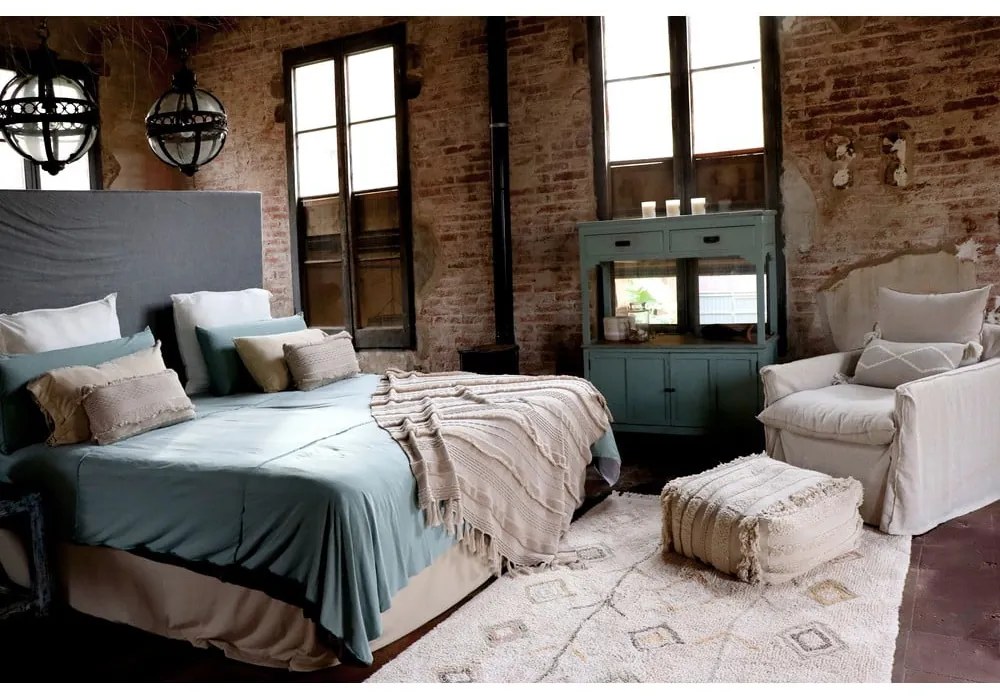 Бежов ръчно изработен памучен килим подходящ за пране 140x200 cm Kaarol Earth – Lorena Canals