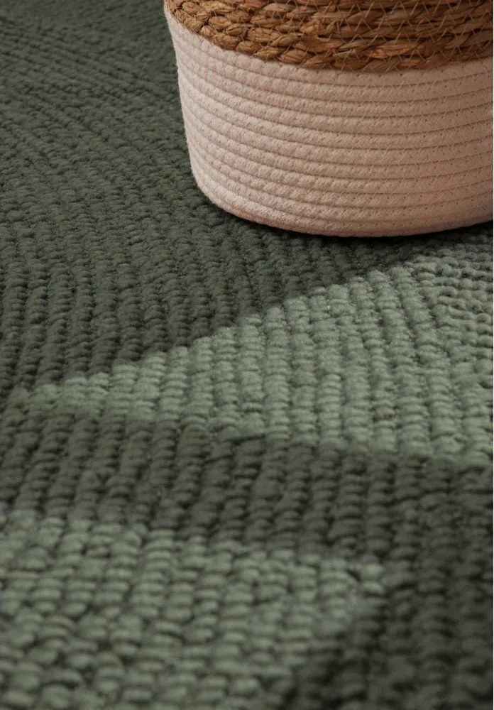 Тъмнозелен ръчно изработен вълнен килим 80x150 cm Calmio – Hanse Home