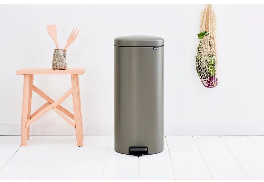 Сиво стоманено кошче за боклук с педал 30 l NewIcon – Brabantia