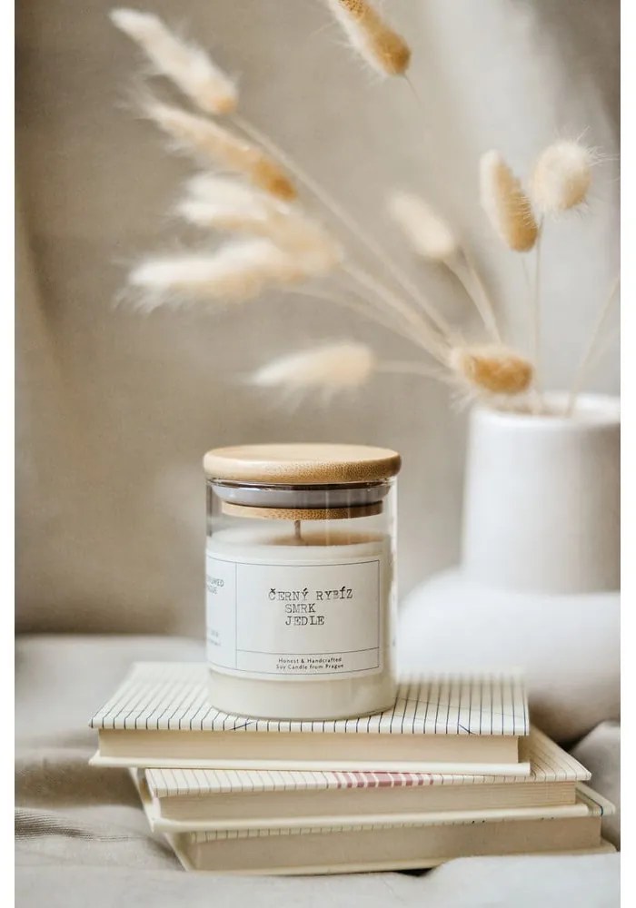 Ароматна свещ от соев восък време на горене 40 час #79 Black Currant – Perfumed Prague