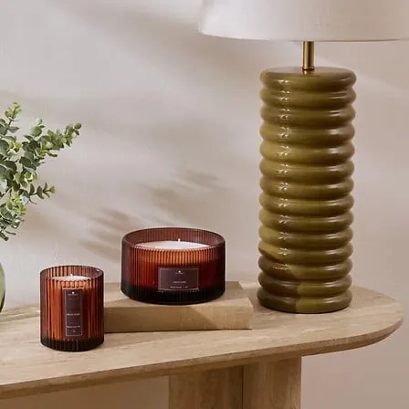 Ароматна свещ atmosphera Albie, 635 гр, Стъклен буркан - Дървесни нотки