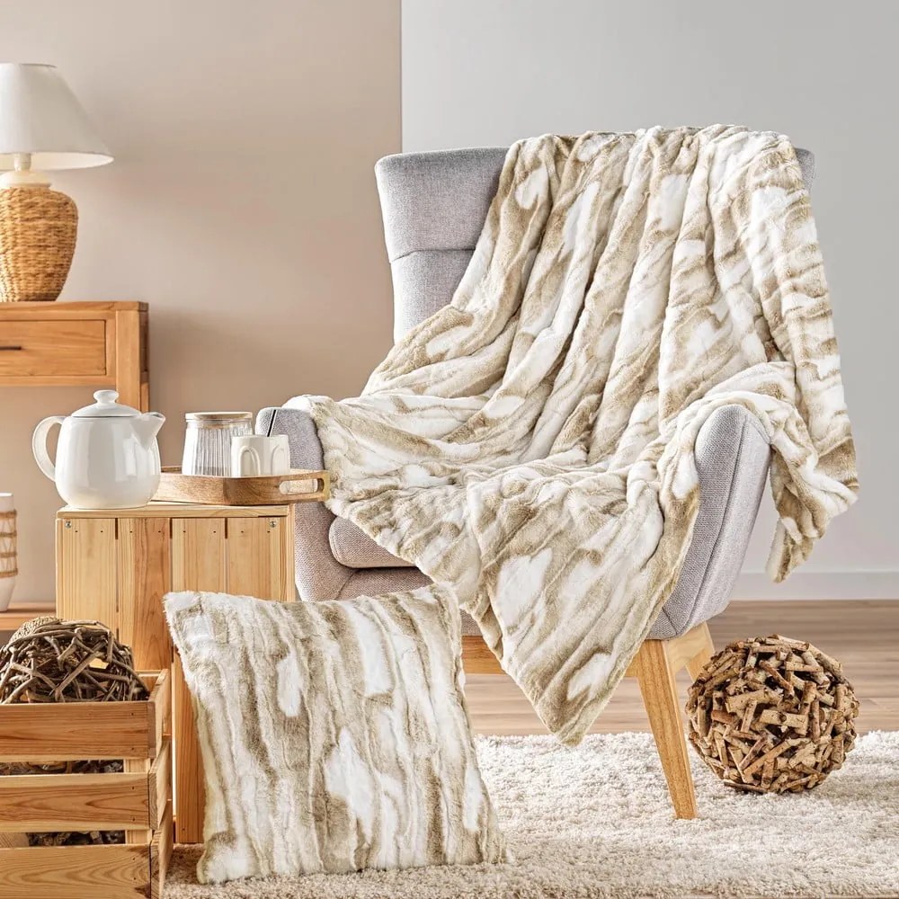 Бежово одеяло от изкуствена кожа 180x220 cm Cheyenne – douceur d'intérieur