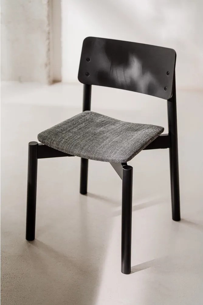 Черен трапезен стол за подреждане Wem – noo.ma