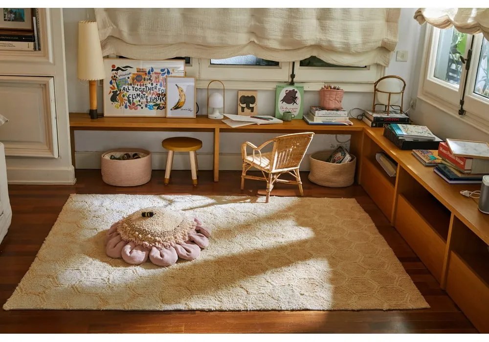 Ръчно изработен памучен килим подходящ за пране в цвят жълта охра 140x200 cm Sweet Honey – Lorena Canals