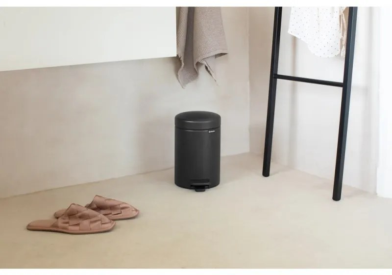 Кош за боклук с педал Brabantia NewIcon 1001102, 3 л, Плавно затваряне, Противоплъзгаща основа, Минерално покритие, Тъмносив