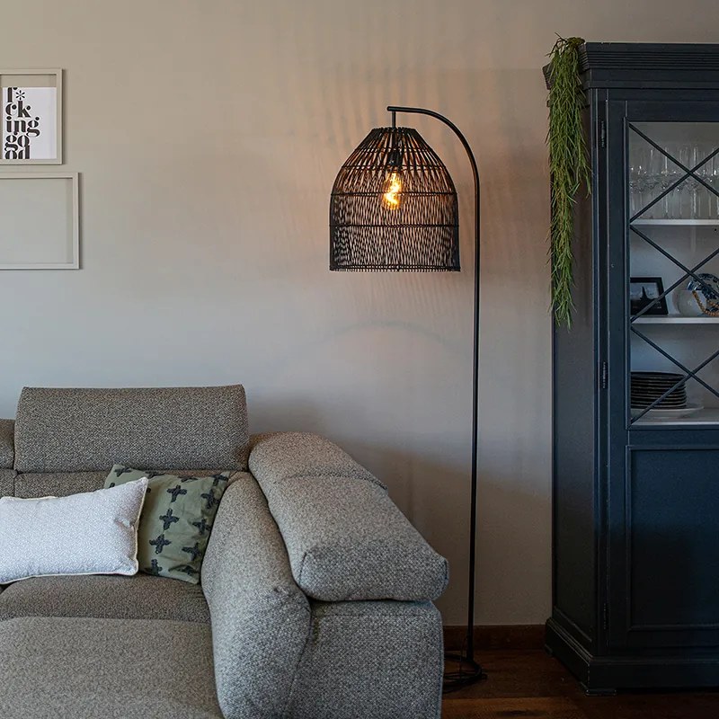 Рустикална подова лампа черна с ратан - Sam