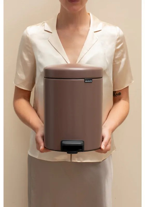 Кош за боклук с педал Brabantia NewIcon 1008841, 5 л, Плавно затваряне, Противоплъзгаща основа, Сатенено покритие, Кафяв