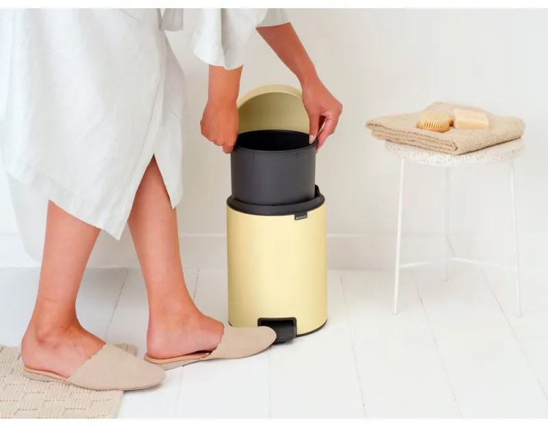 Кош за боклук с педал Brabantia NewIcon 1008840, 5 л, Леко затваряне, Противоплъзгаща основа, Жълт