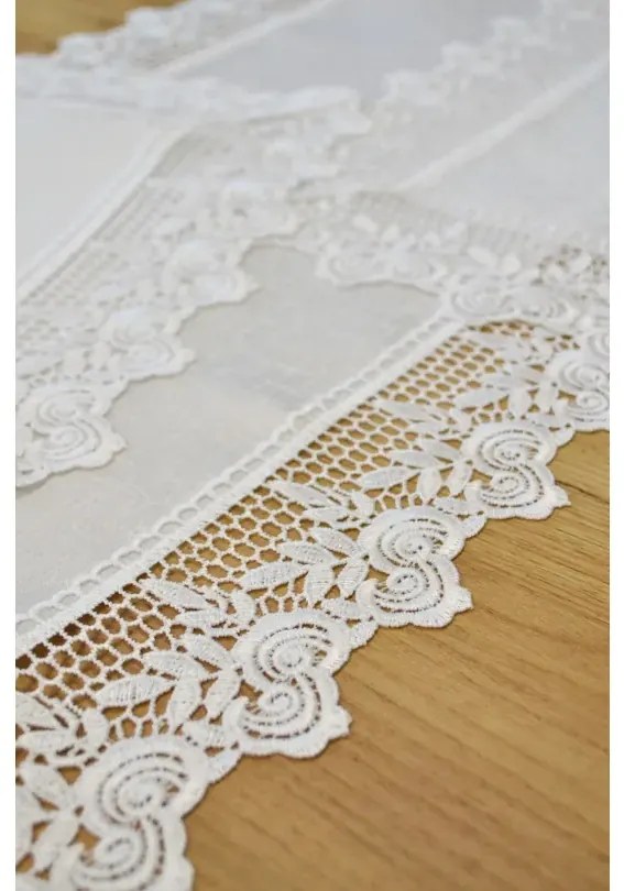 Елегантна покривка за маса с фин плат и широка дантела Šírka: 150 cm | Dĺžka: 400 cm