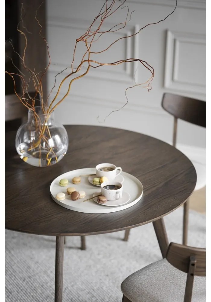 Тъмнокафява кръгла трапезна маса от декор от дъб ø 115 cm Yumi – Rowico