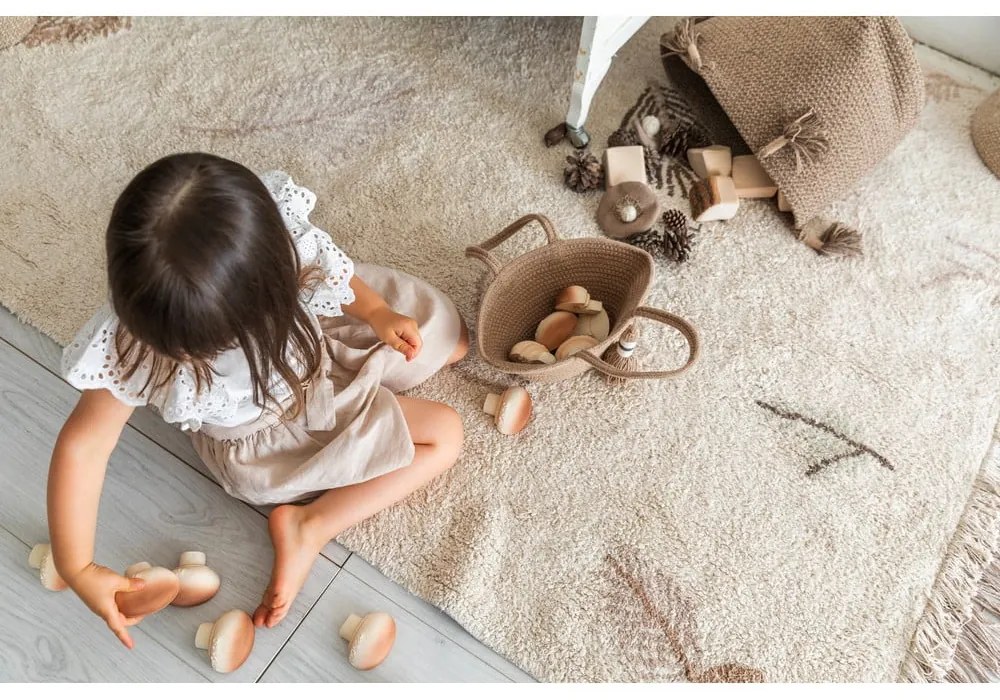 Кремав ръчно изработен памучен детски килим подходящ за пране 140x200 cm Pine Forest – Lorena Canals