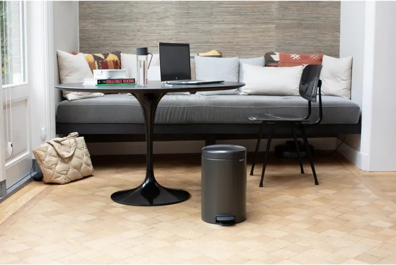Кош за боклук с педал Brabantia NewIcon 1008842, 12 л, Плавно затваряне, Противоплъзгаща основа, Тъмносив