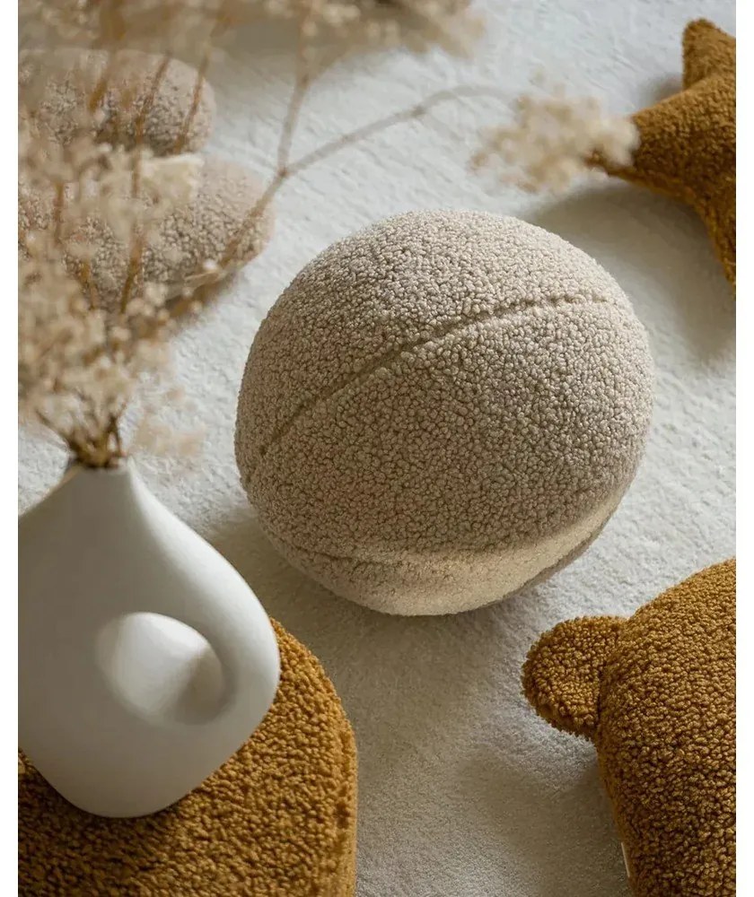 Светлокафява детска възглавница за диван от букле Ball – Wigiwama