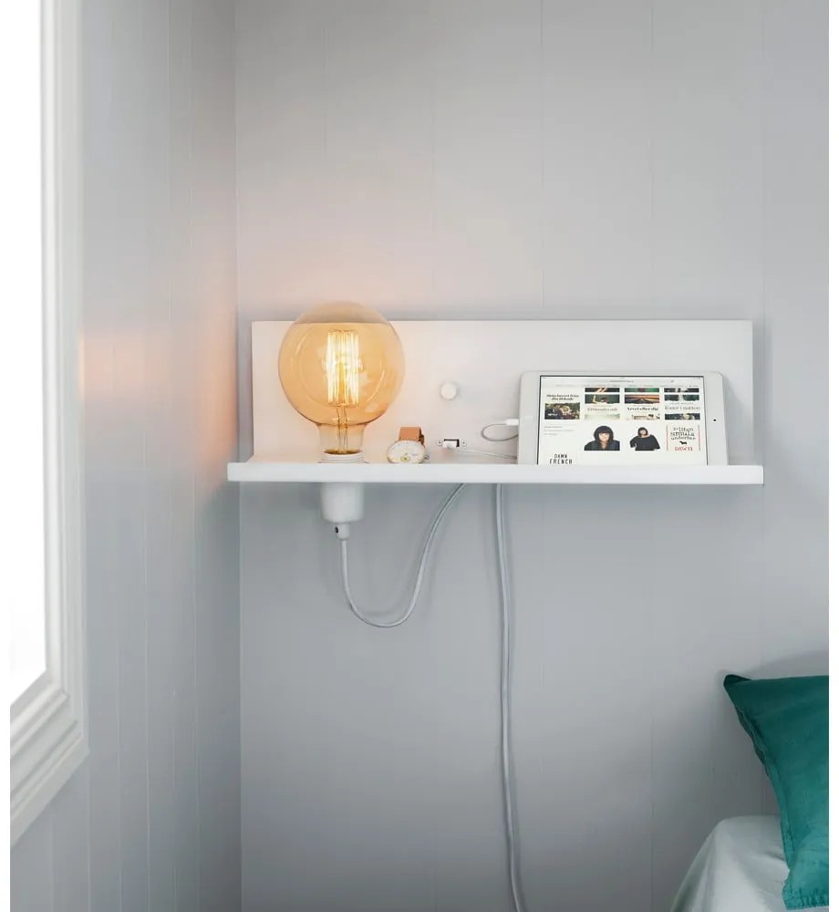 Бяла стенна лампа с USB станция за зареждане Multi - Markslöjd