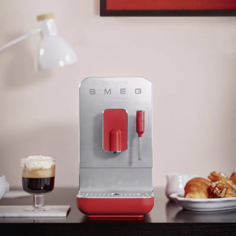 Еспресо машина SMEG Collezione BCC02RDMEU, 1350 W, 19 bar, 1.4 л, 8 функции, Вградена мелачка, Дюза за пара, Червен