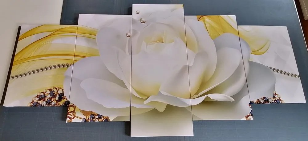 картини от 5 части – Луксозни рози с абстракция