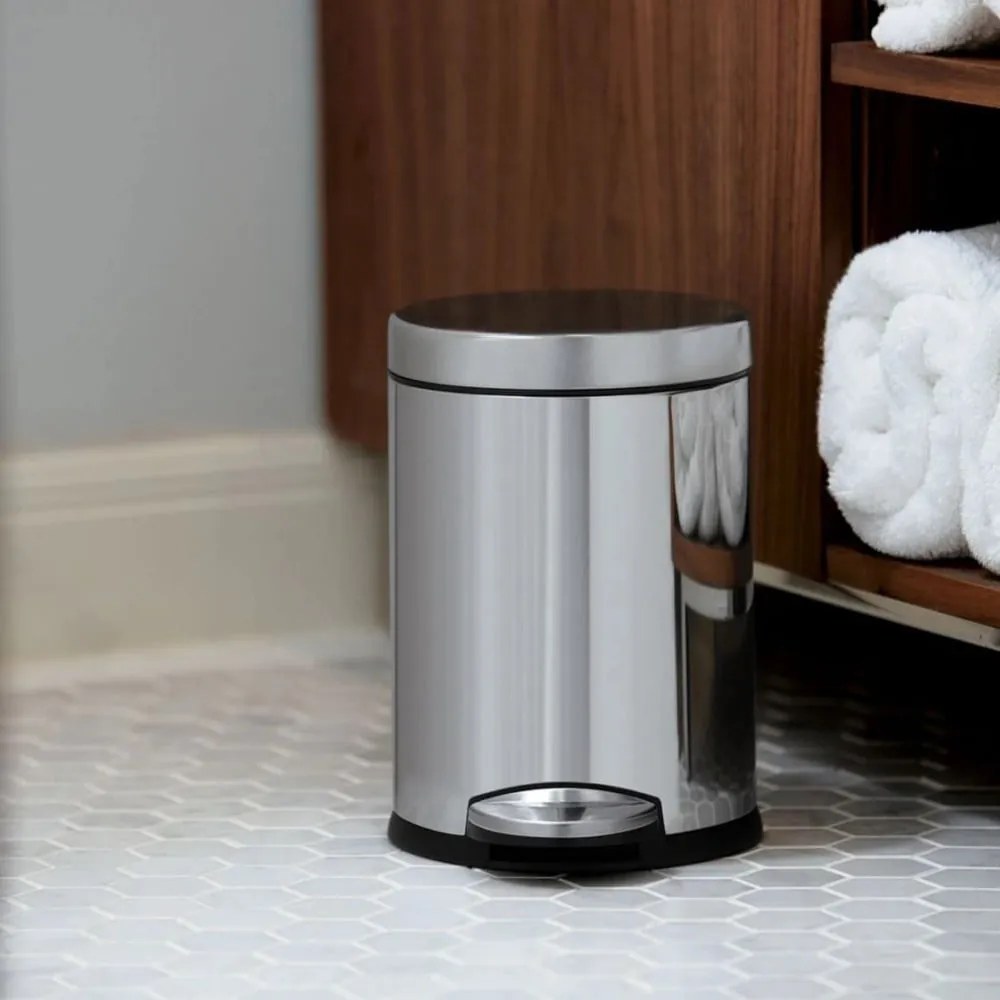 Stříbrný lesklý pedálový koš simplehuman, 4.5 l