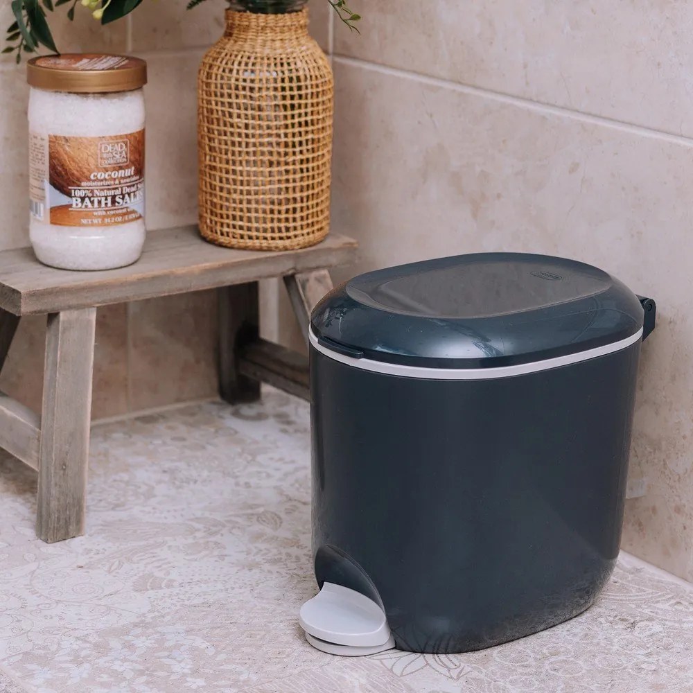 Тъмносиво пластмасово кошче за боклук с педал 3,5 l – Addis