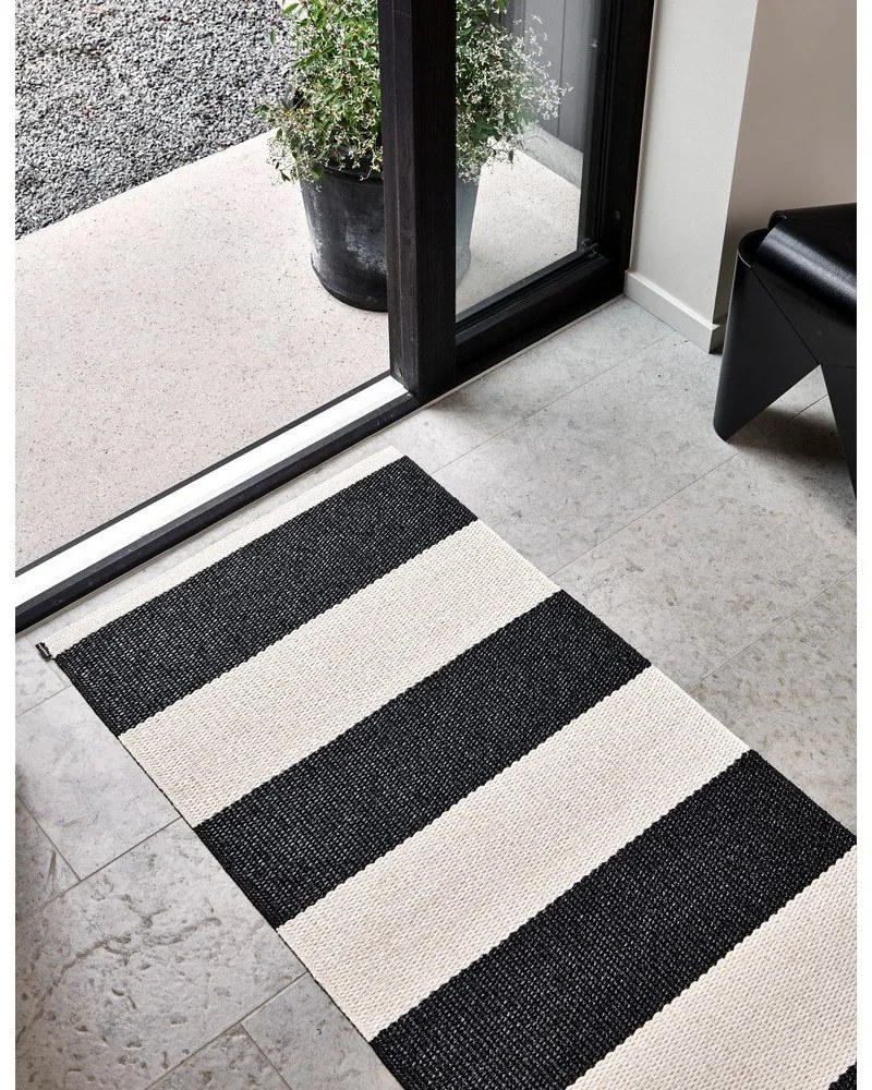 Черно-бял килим за открито и закрито 140x180 cm Bob Black Vanilla – Pappelina