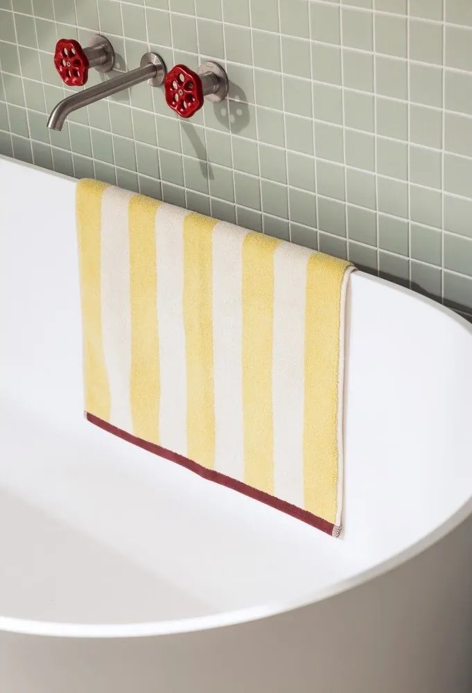 Жълт текстилен килим за баня 50x80 cm Gobo – noo.ma